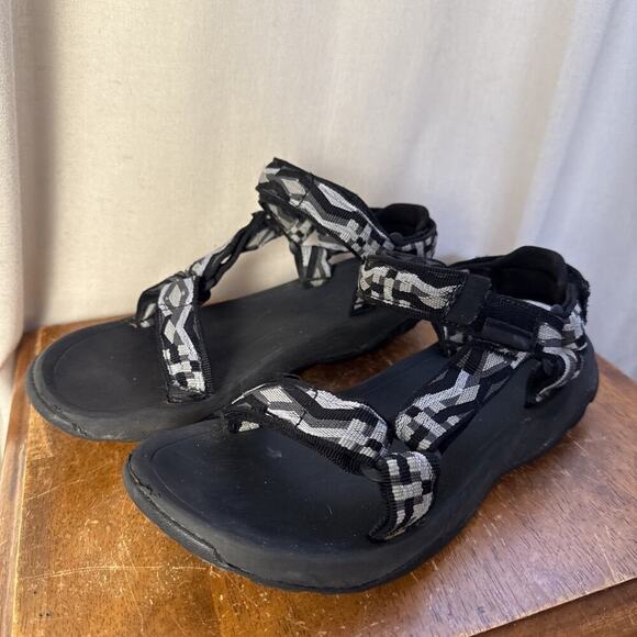 Teva Hurricane Sandals Women US 6 Geometric Black Universal Adjustable Strap - Picture 1 of 11